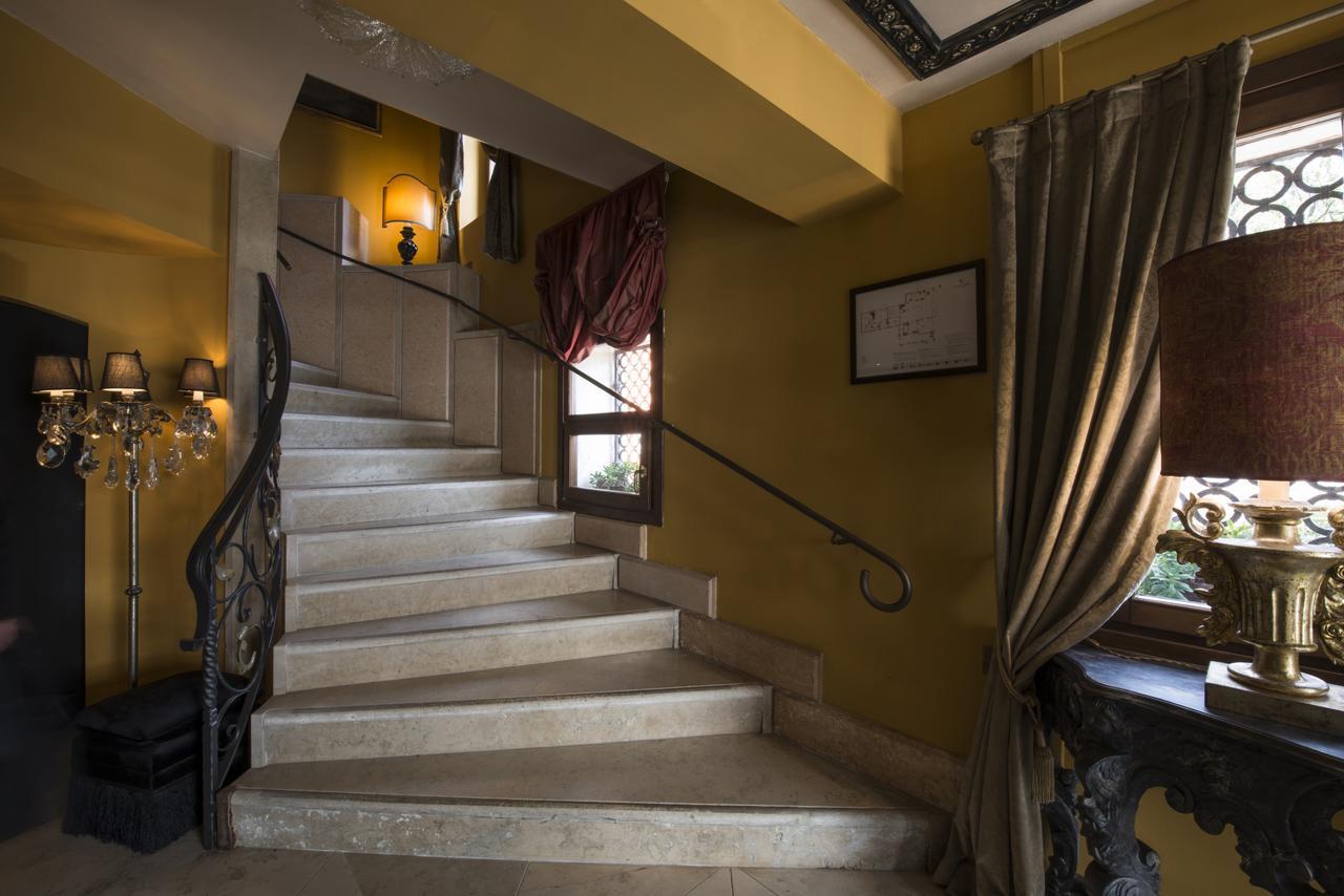 Hotel La Calcina Венеция Екстериор снимка