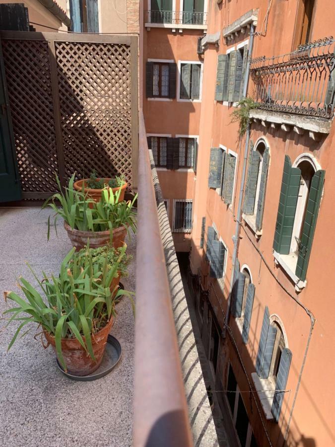 Hotel La Calcina Венеция Екстериор снимка