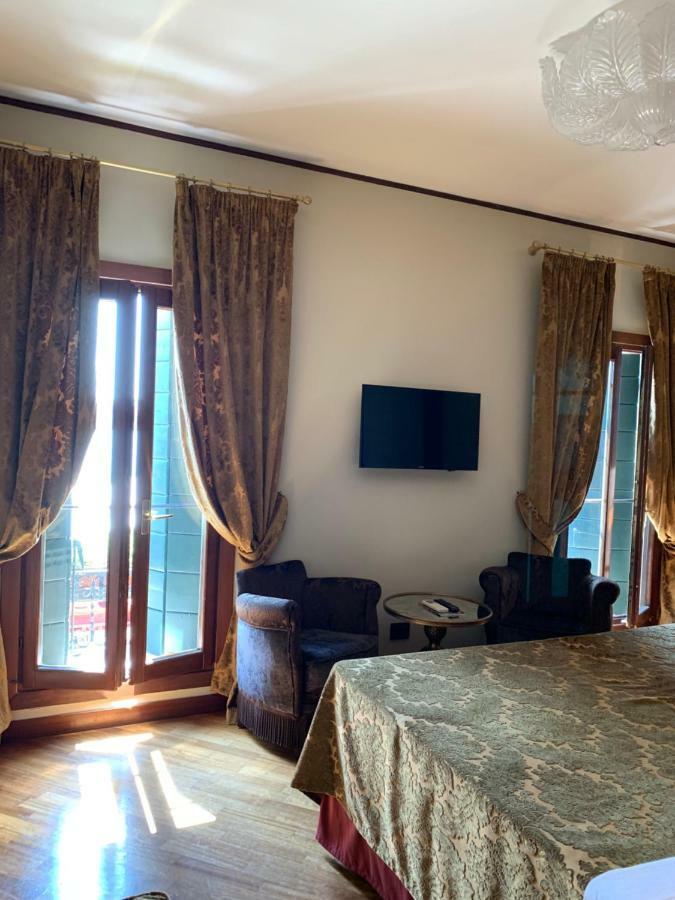 Hotel La Calcina Венеция Екстериор снимка