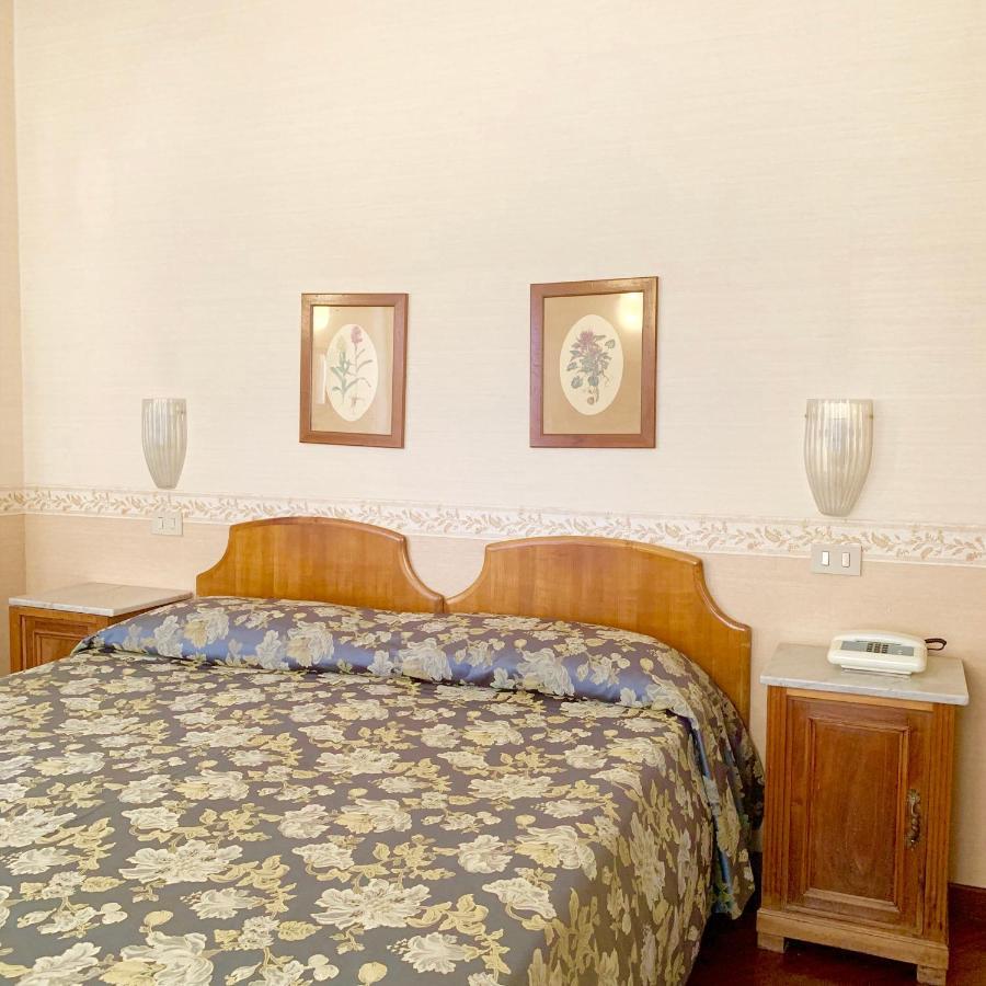 Hotel La Calcina Венеция Екстериор снимка