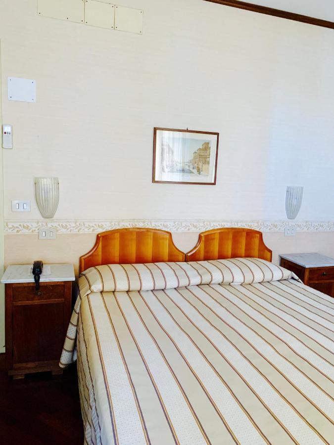 Hotel La Calcina Венеция Екстериор снимка