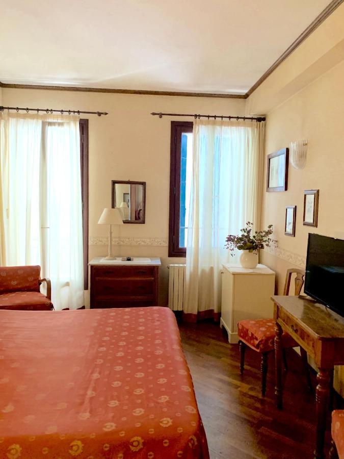 Hotel La Calcina Венеция Екстериор снимка